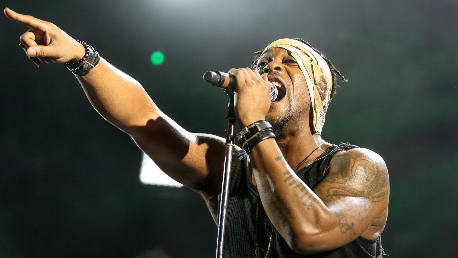 Grammy-winning R&B and soul star D’Angelo dies