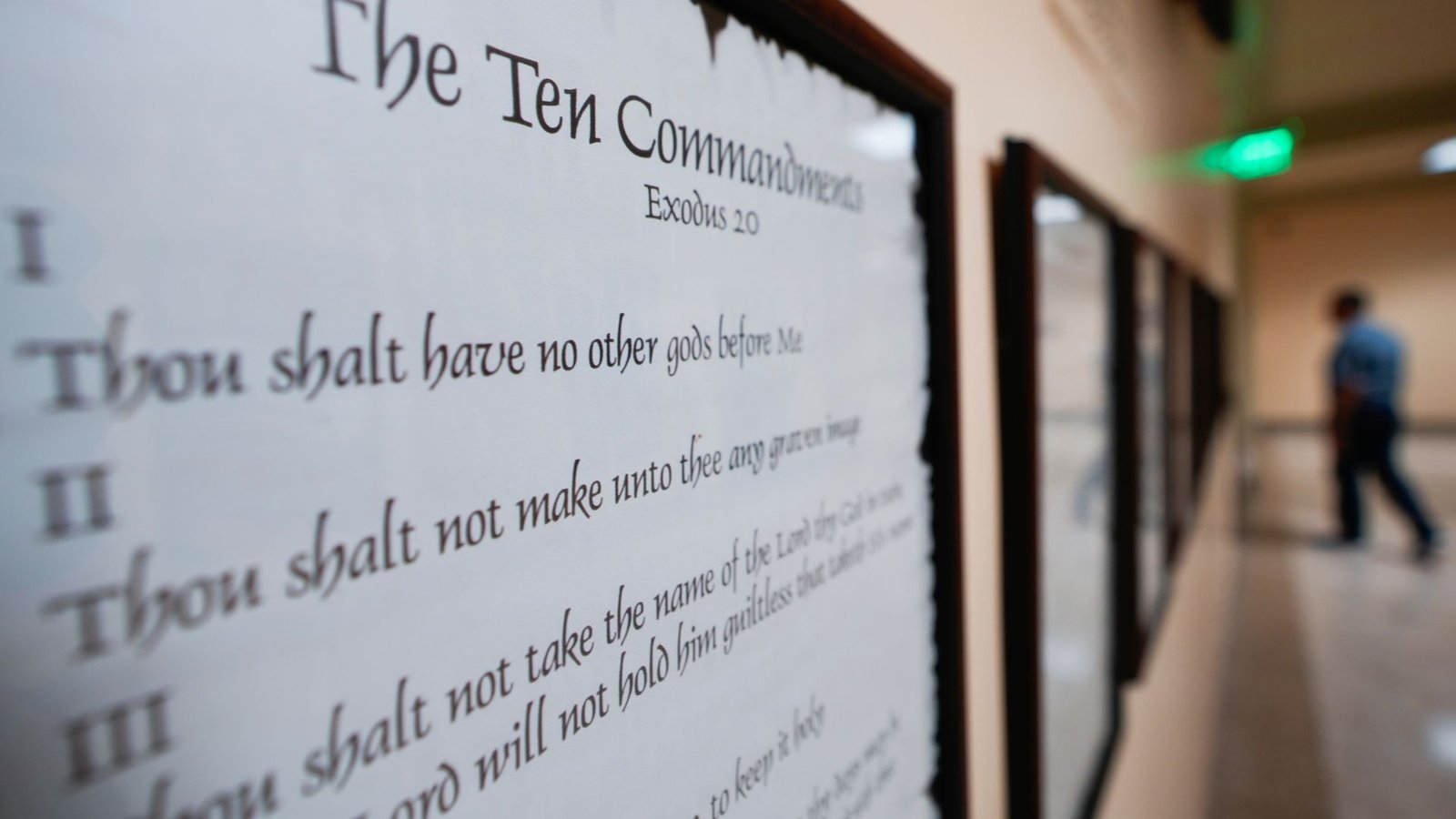 Court approves law requiring Louisiana schools to display Ten Commandments