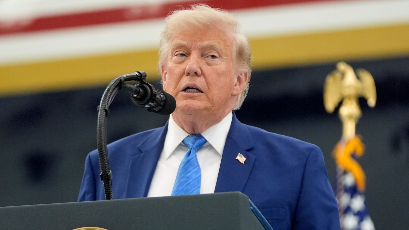 US journalists ordered to testify over Air Force One leak after Trump flight