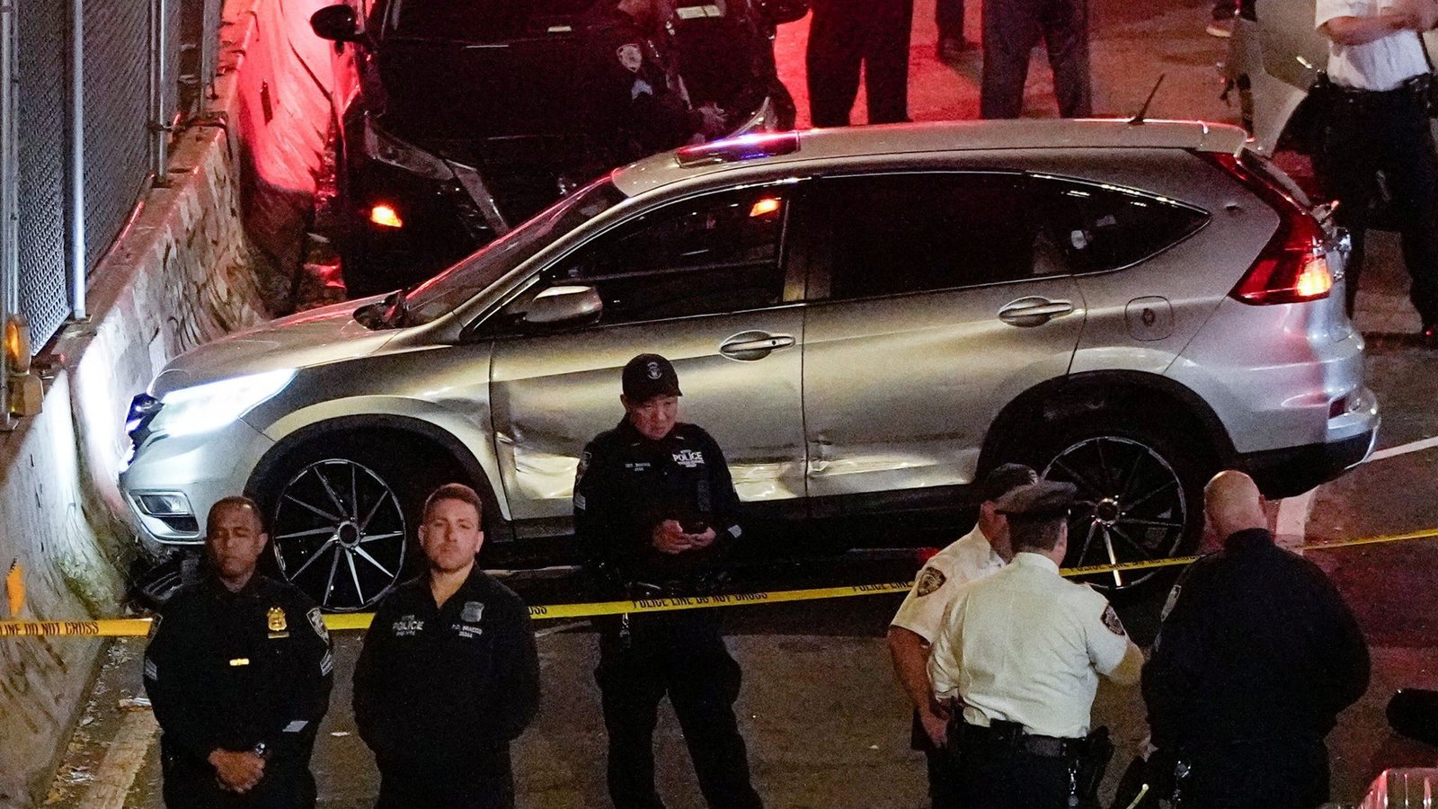 ICE agent shoots man in New York City with child in car